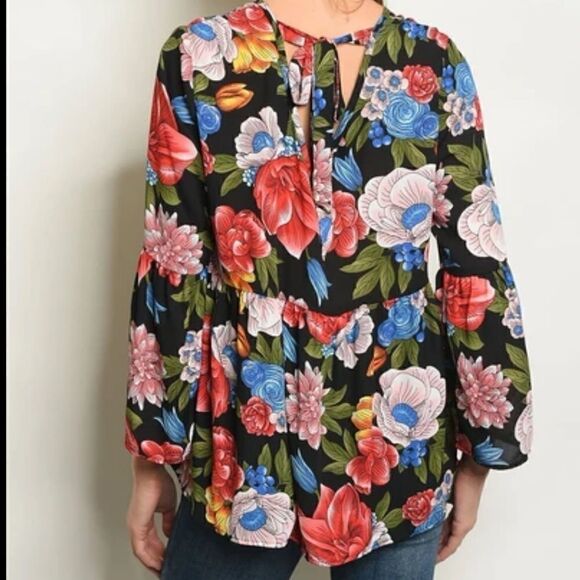 3/$25 Cherish Bell Sleeve Tie Back Floral Blouse .Size M - Picture 9 of 9